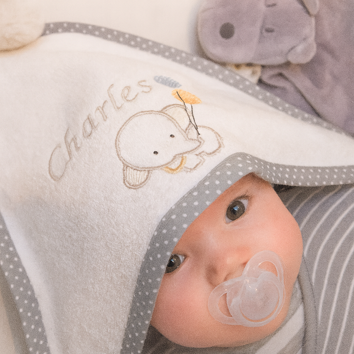 Personalised grey & white elephant hooded towel with embroidered name – 100% cotton