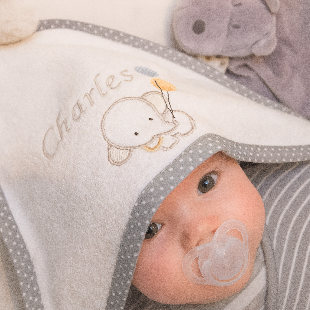 Personalised grey & white elephant hooded towel with embroidered name – 100% cotton