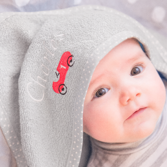 Personalised grey hooded towel with embroidered name – 100% cotton